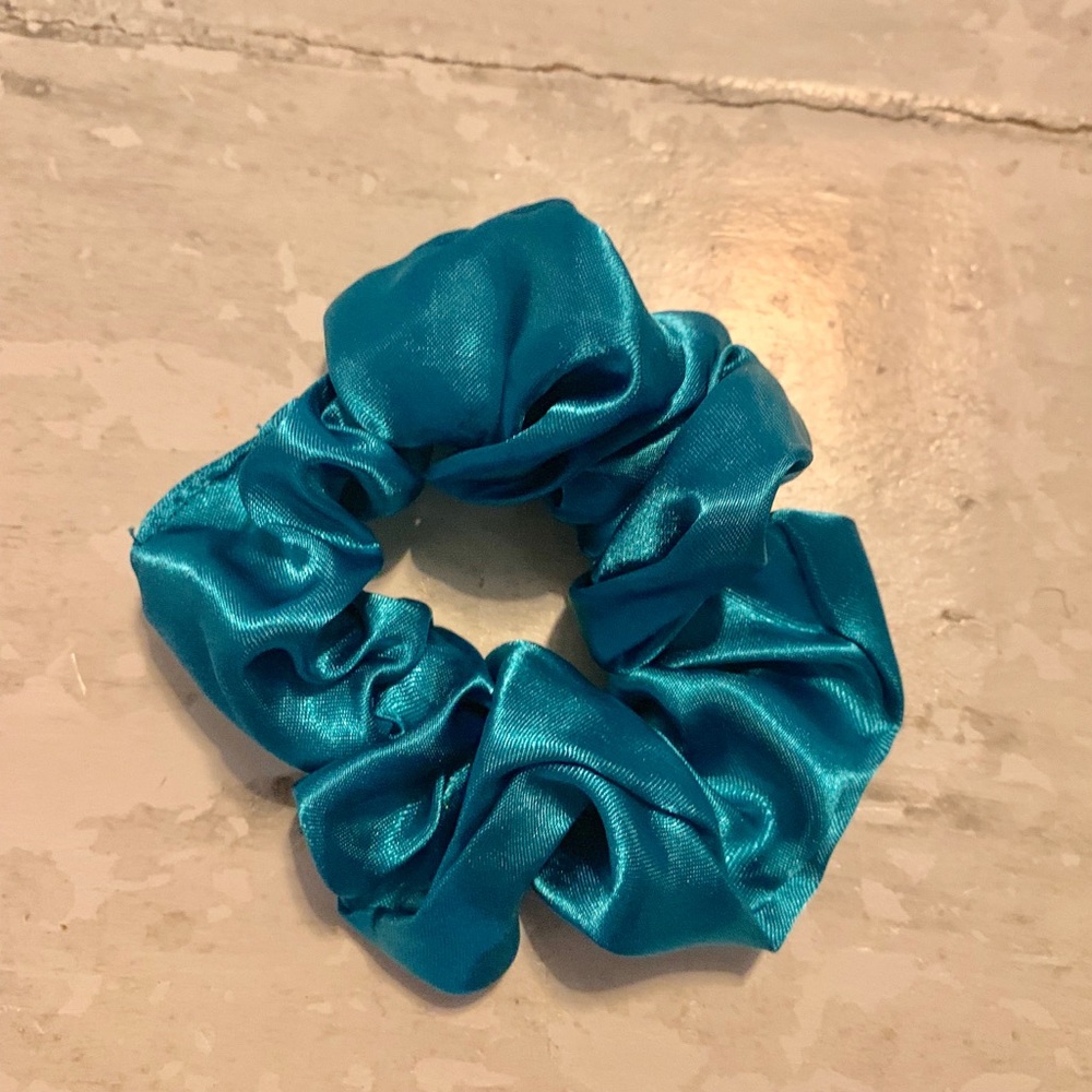 4 pc. scrunchie bundle - Picture 3 of 5